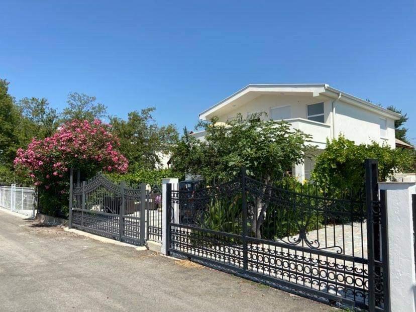 Villa Dafina โดนิจ์ สโตจ์ ภายนอก รูปภาพ